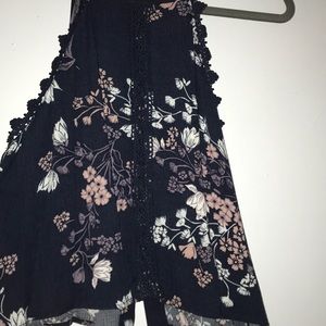 Kendall and Kylie tank M